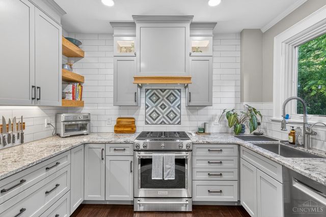 2924 Erie Avenue, Cincinnati, OH 45208