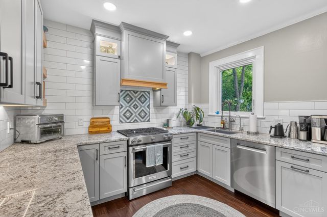 2924 Erie Avenue, Cincinnati, OH 45208