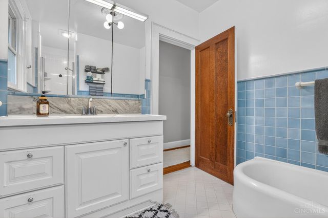 2924 Erie Avenue, Cincinnati, OH 45208