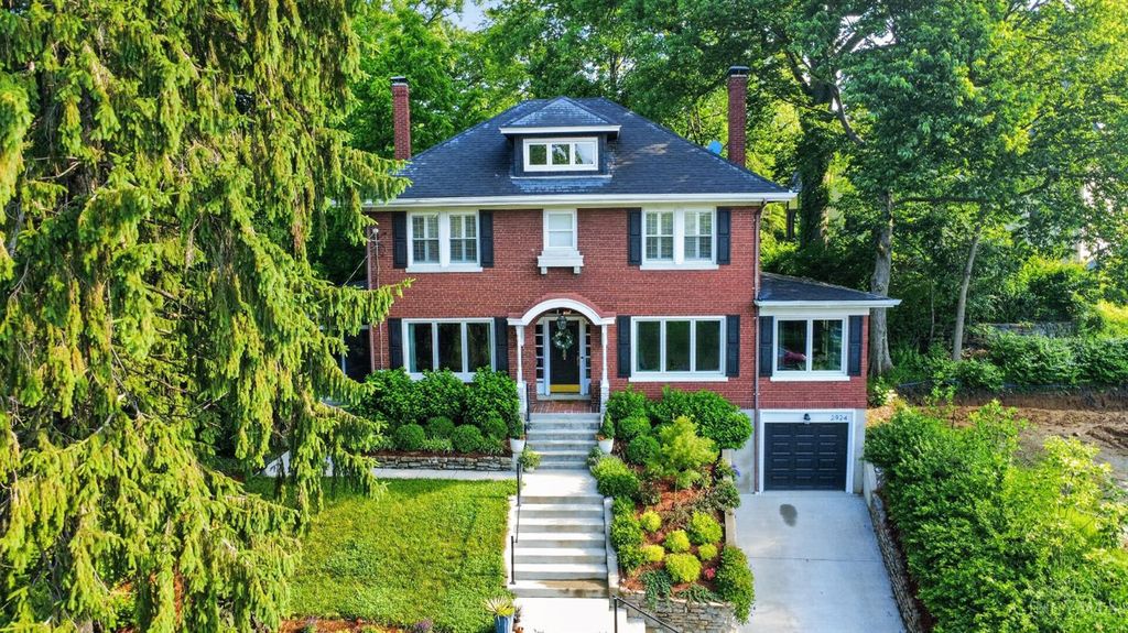 2924 Erie Avenue, Cincinnati, OH 45208