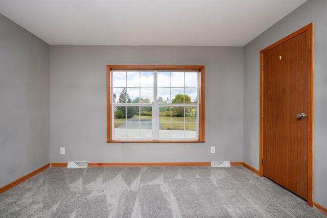 16 Deer Creek Lane, St. Johnsbury, VT 05819