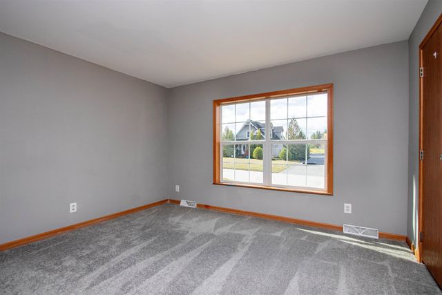 16 Deer Creek Lane, St. Johnsbury, VT 05819