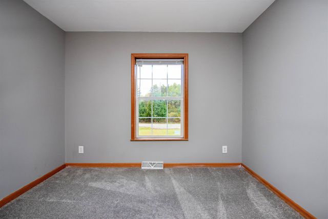 16 Deer Creek Lane, St. Johnsbury, VT 05819