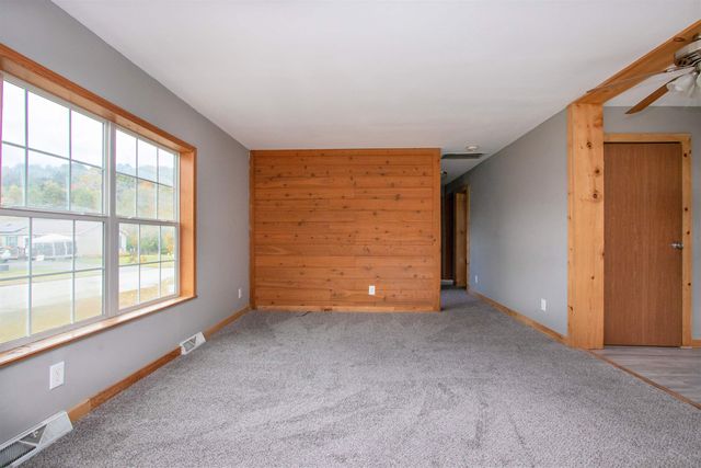 16 Deer Creek Lane, St. Johnsbury, VT 05819