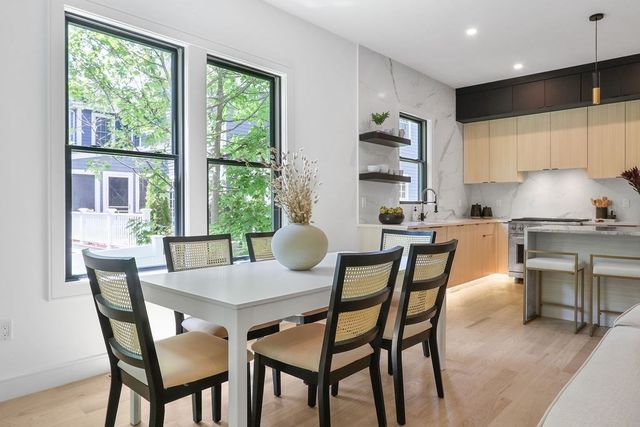 122 Cabot St 122, Newton, MA 02458