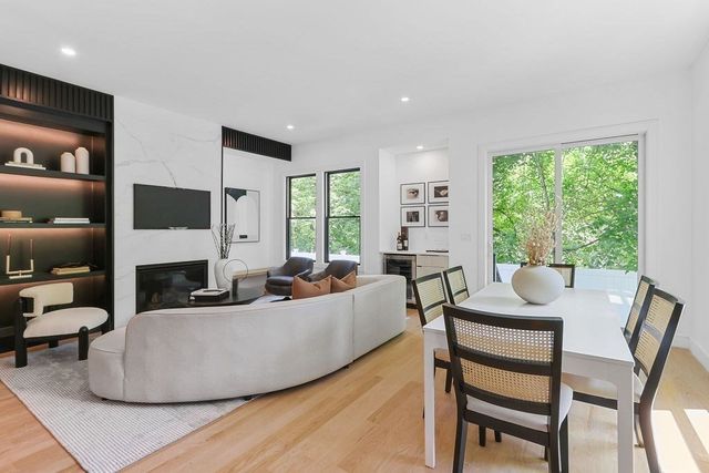 122 Cabot St 122, Newton, MA 02458