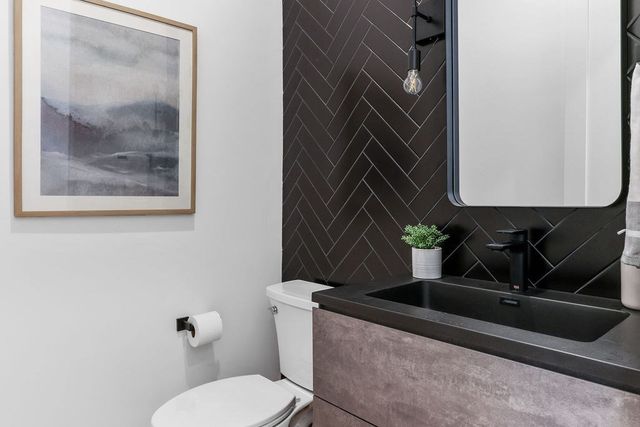 122 Cabot St 122, Newton, MA 02458