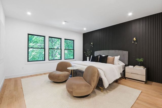 122 Cabot St 122, Newton, MA 02458