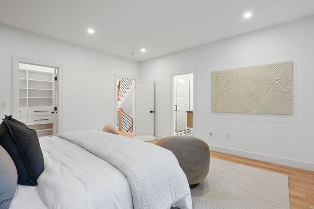 122 Cabot St 122, Newton, MA 02458