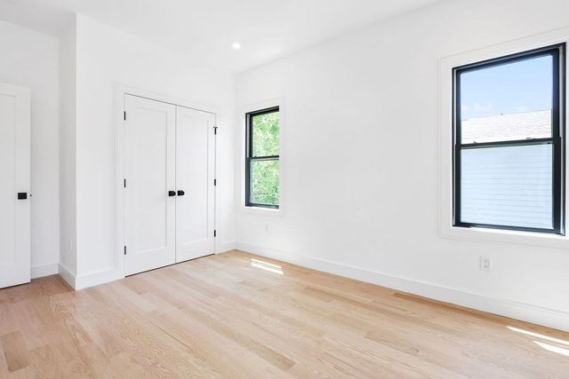122 Cabot St 122, Newton, MA 02458