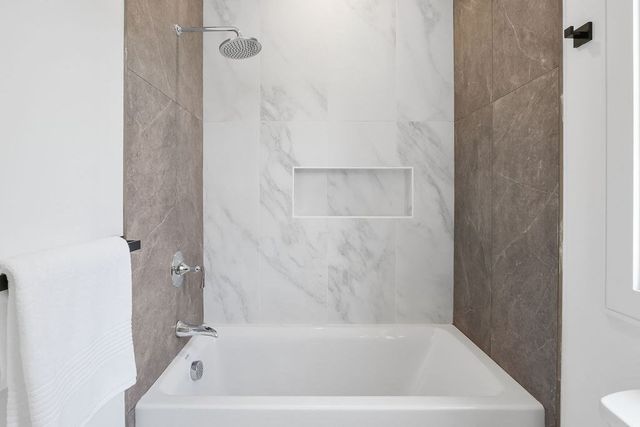 122 Cabot St 122, Newton, MA 02458