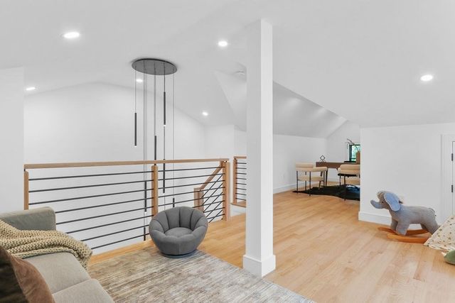 122 Cabot St 122, Newton, MA 02458