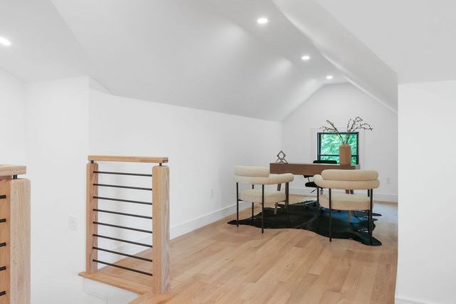122 Cabot St 122, Newton, MA 02458