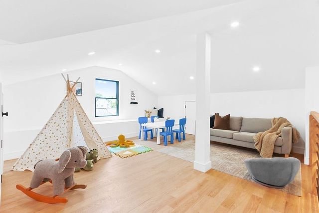 122 Cabot St 122, Newton, MA 02458