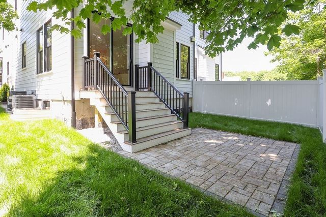 122 Cabot St 122, Newton, MA 02458