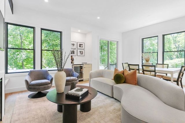 122 Cabot St 122, Newton, MA 02458