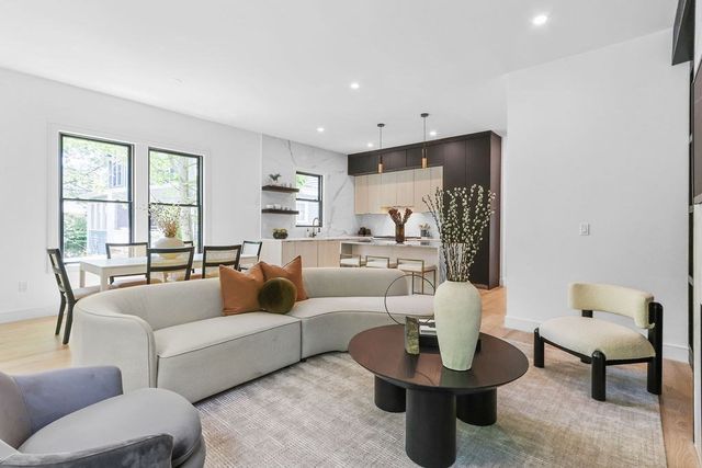 122 Cabot St 122, Newton, MA 02458