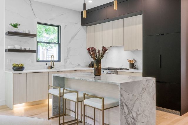 122 Cabot St 122, Newton, MA 02458
