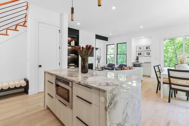 122 Cabot St 122, Newton, MA 02458