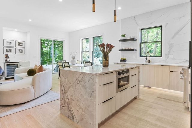 122 Cabot St 122, Newton, MA 02458