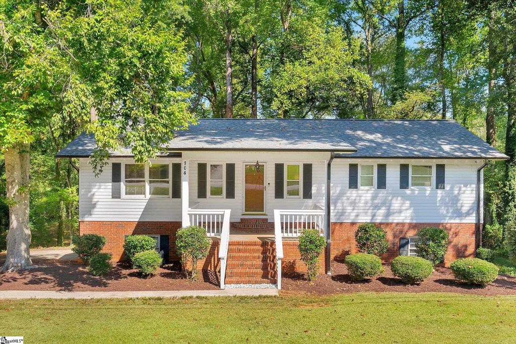 104 Ridgewood Street, Easley, SC 29642