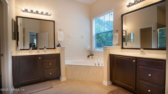 6532 HUNTSCOTT Place, Jacksonville, FL 32258