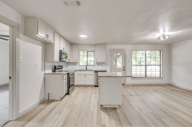 703 Odell Street, Cleburne, TX 76033