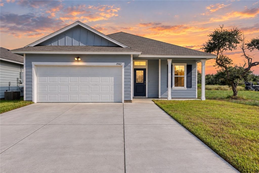 1942 Shellbank Ave, Aransas Pass, TX 78336 — exterior