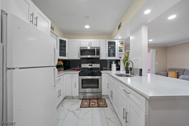 1300 Rock Ave APT F1, North Plainfield Boro, NJ 07060