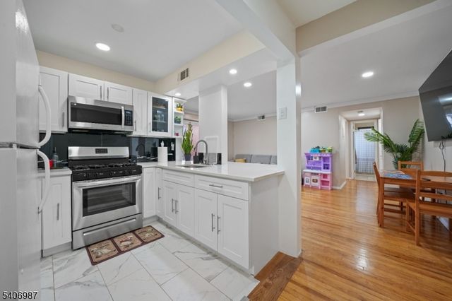 1300 Rock Ave APT F1, North Plainfield Boro, NJ 07060