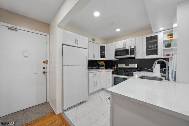 1300 Rock Ave APT F1, North Plainfield Boro, NJ 07060