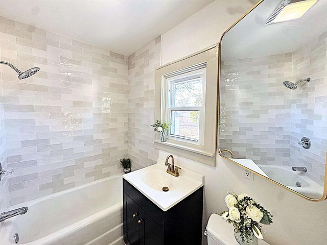 1633 BURDICK STREET, Oshkosh, WI 54901