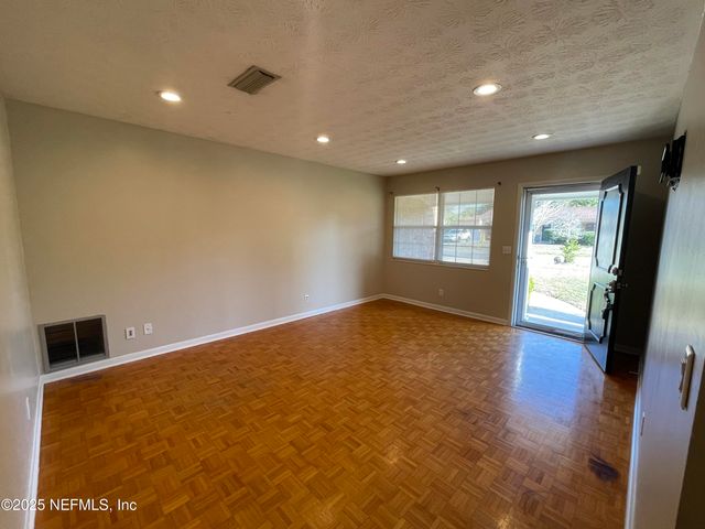 1136 WILLOW Lane, Orange Park, FL 32073