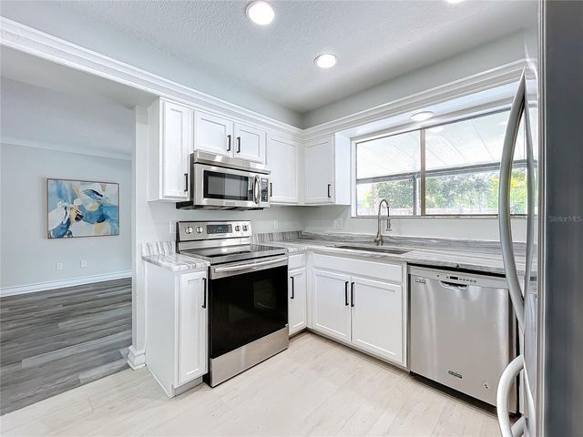 1040 WAVERLY DRIVE, Longwood, FL 32750