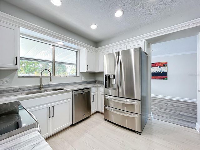 1040 WAVERLY DRIVE, Longwood, FL 32750