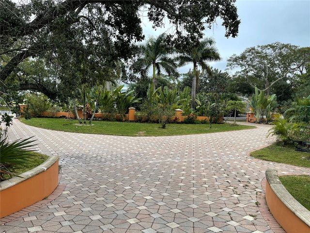 9017 BAYWOOD PARK DRIVE, Seminole, FL 33777