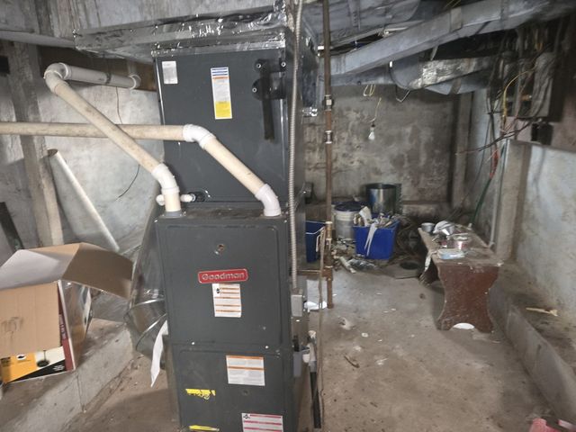 708 W Jefferson Street W, Bloomington, IL 61701