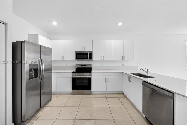 5555 NW 27th St, Lauderhill, FL 33312