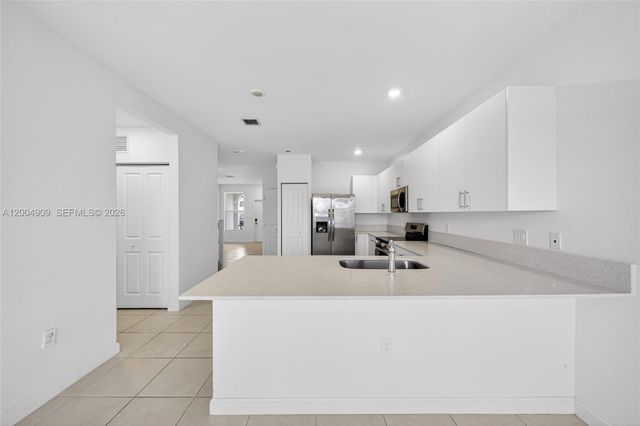 5555 NW 27th St, Lauderhill, FL 33312