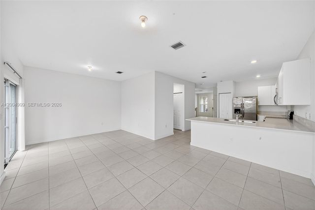 5555 NW 27th St, Lauderhill, FL 33312