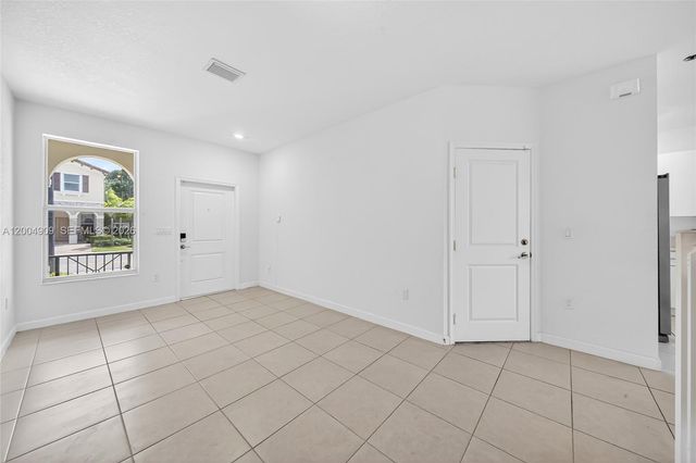 5555 NW 27th St, Lauderhill, FL 33312