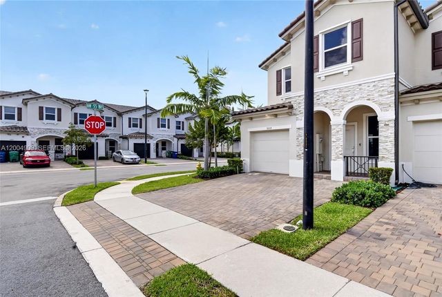 5555 NW 27th St, Lauderhill, FL 33312