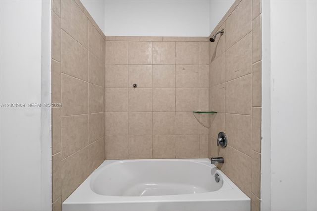 5555 NW 27th St, Lauderhill, FL 33312