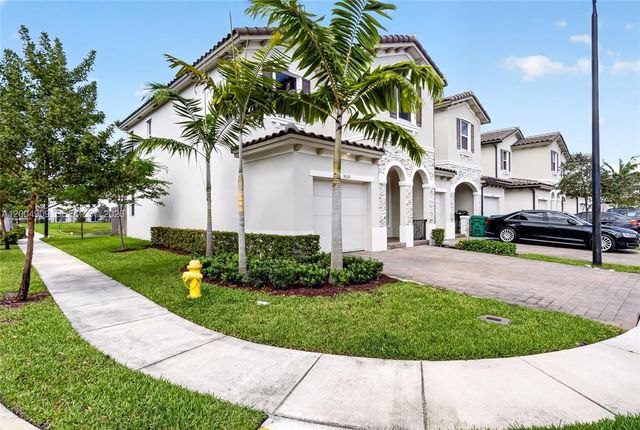 5555 NW 27th St, Lauderhill, FL 33312