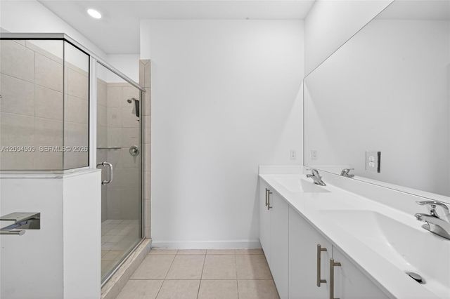 5555 NW 27th St, Lauderhill, FL 33312