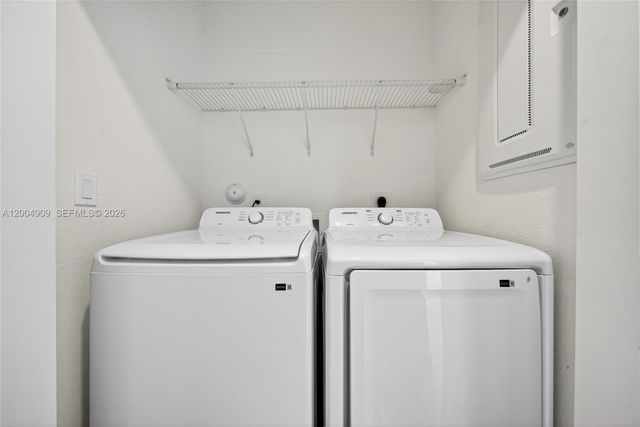 5555 NW 27th St, Lauderhill, FL 33312