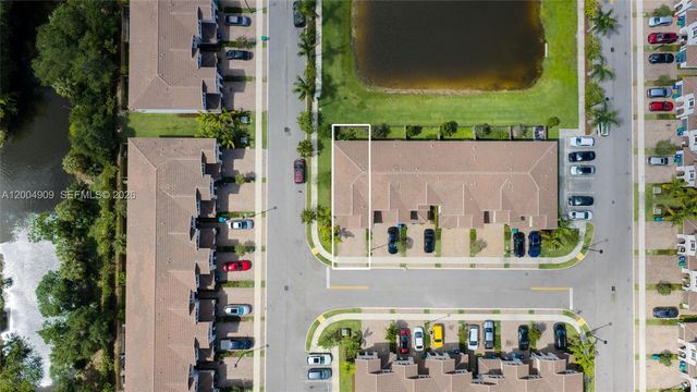 5555 NW 27th St, Lauderhill, FL 33312