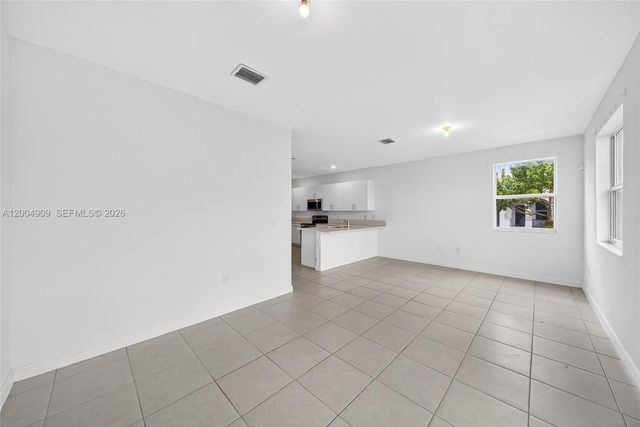 5555 NW 27th St, Lauderhill, FL 33312