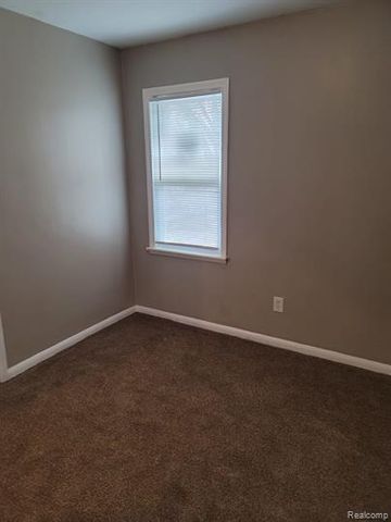7261 Auburn Street, Detroit, MI 48228