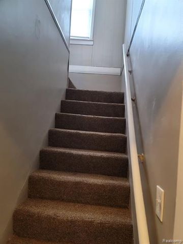 7261 Auburn Street, Detroit, MI 48228